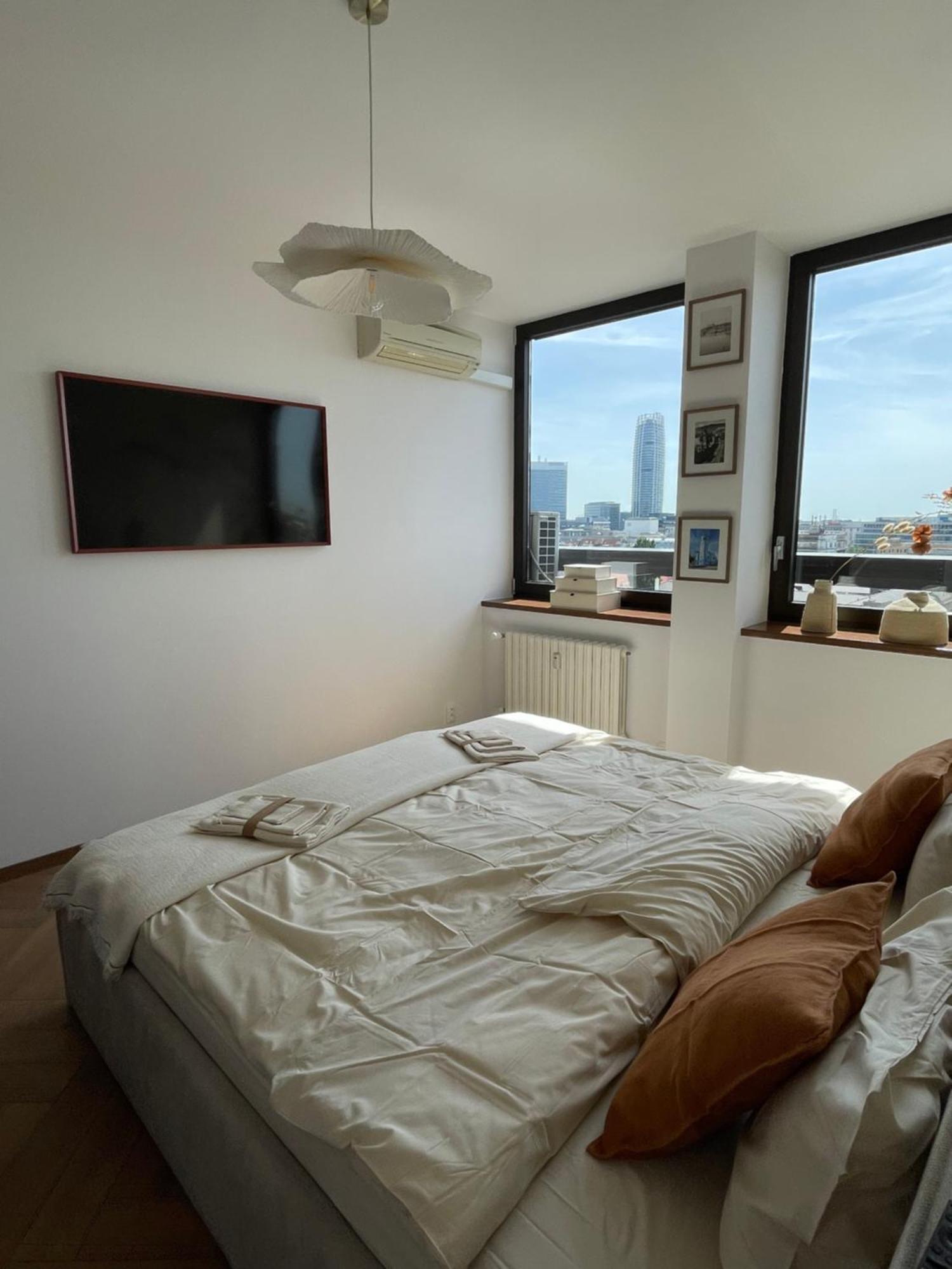 Panorama View Design Apt In Old Town - Free Parking Bratislava Esterno foto